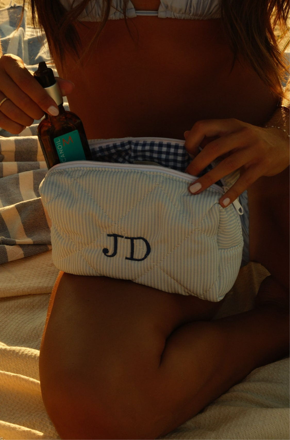 Trousse brodée - Bleu rayures