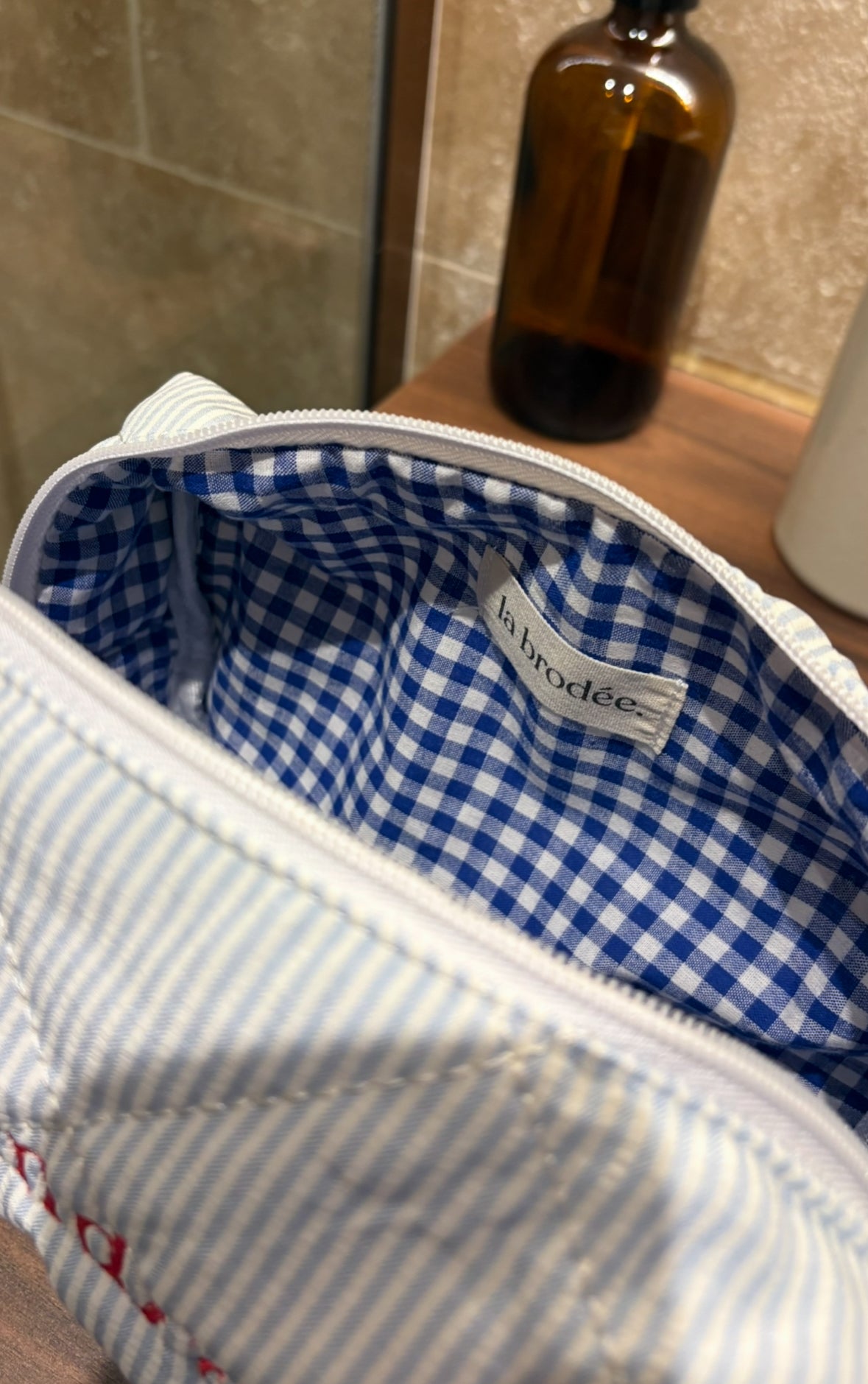 Trousse brodée - Bleu rayures